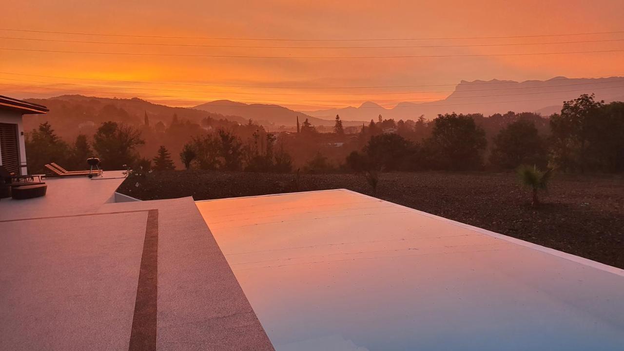 Studio Independant Vue Magnifique Et Au Calme Крес Екстер'єр фото